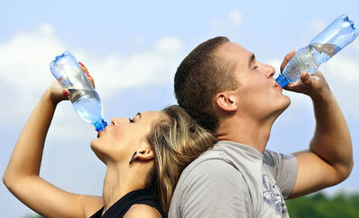 ¿Por qué debemos mantenernos hidratados?